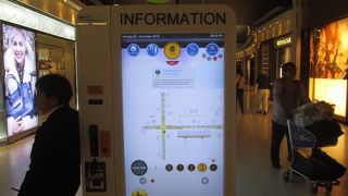 タッチパネル案内モニターが設置