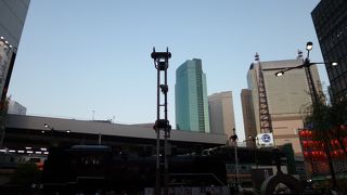 これぞ新橋の光景です