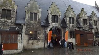 15世紀初めに建てられ、肉市場として使われていたそうです