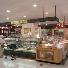 地下１Ｆにある総菜専門店