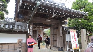 多宝塔が目を引く宿坊