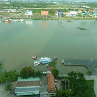 窓から見えるサイゴン川の景色です
