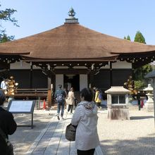 弘法大師が住まう落ち着いた仏堂