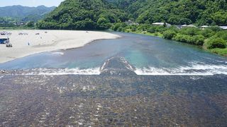 さらさら流れる水のきらめきがとても涼しげでした
