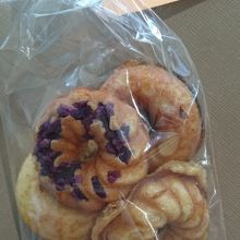 ミニミニのドーナッツが五種類入ってます