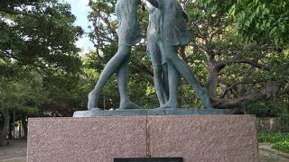 白梅学徒の沖縄県立第二高等女学校がありました。