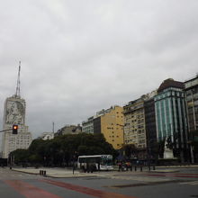 大通りの議事堂あたり