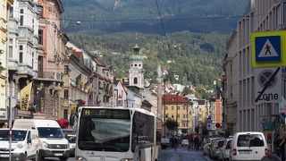 旧市街から南に向かう通り