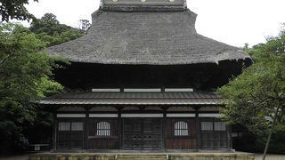 源頼朝が創建し、水戸光圀が再建する