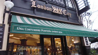 洗練されたカフェ