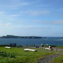 トド島をのぞむ展望台も写っている