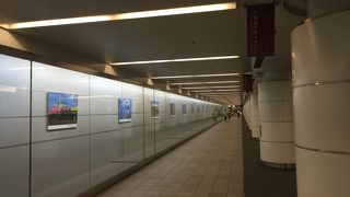 海外の写真などが飾られています