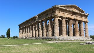ギリシャ神殿で有名、ナポリから電車で約1.5時間、最寄り駅から徒歩15分くらい
