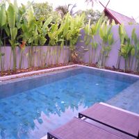 基本的に塀に囲まれてます。