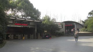 手荷物検査があります