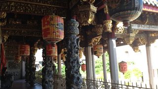 豪華で華美な装飾や彫刻