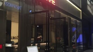 アルマーニのカフェ