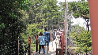 高所恐怖症の人には耐えられないスポットのようです