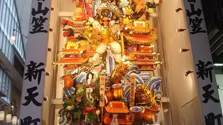 若者に人気商店街にも　「飾り山笠」が登場。