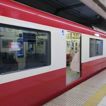 京急のカラーは赤