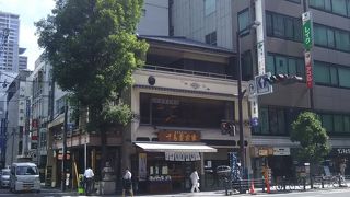 きれいな店構えでゆったり過ごせます