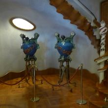 入り口を入って直ぐです　右手階段を上がっていきます