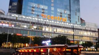 19時30分から約2０分船に乗って夜景を見ました。マーライオン広場近くの乗り場で下車しました。