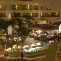 グランドフロアーのバー　夜遅くまで賑やかな音楽が…うるさい