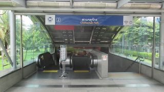 簡単な荷物検査があります