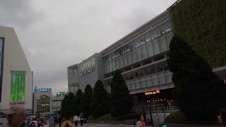 高速バス乗り場ですが結構お値段の張るお店が多い気がします