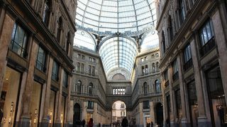 ヨーロッパを感じさせる見事なアーケード