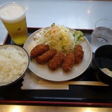 カキフライ定食　※ビールはもちろん別売り