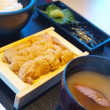 ウニ丼（ウニ1折付）1,850円