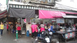 行列が絶えないお店