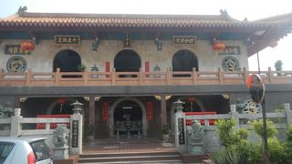 2階建ての大きな寺