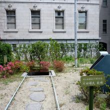 アプローチが長い