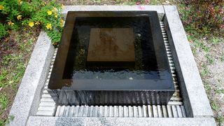 ちょっと変わった石碑です