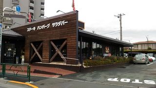 サラダバーで満腹