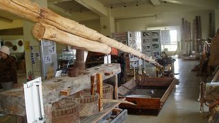 島の歴史・文化に関わる資料を展示