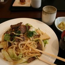さらうどんのセットです