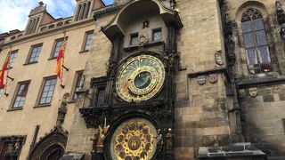 仕掛け人形とスリにはご注意を