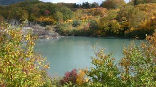 温泉水がたまった沼