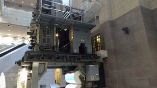 建物と中に入る施設、両方楽しめる場所。