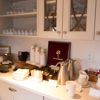 ラウンジでちょっとしたものが食べられます