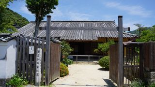 中流の武家屋敷がまるまる一軒残っているのはこの目加田家住宅だけ