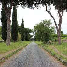 小さい石畳みに変わり、ごっつい石畳みの道に変わりました