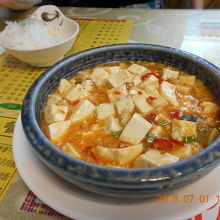 妻は麻婆豆腐99元日本円で322円唐辛子を除けても辛いです。