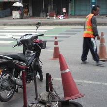 メーサイの国境の傍に、バイクタクシーの待機所が開設されます。