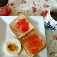 朝食。パンと卵、コーヒーぐらい