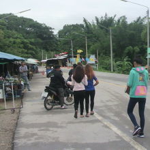 長期滞在を狙い、一旦タイを出国し、すぐ再入国する者が多いです